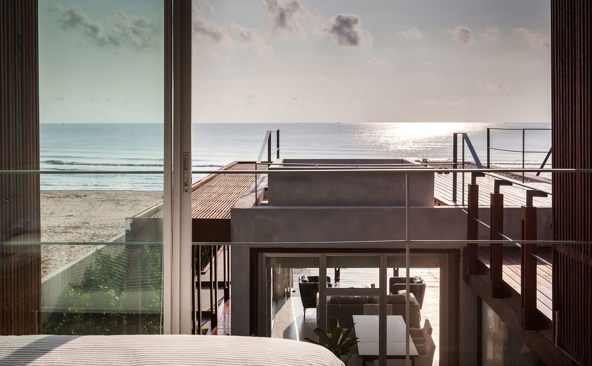 A Contemporary Beachfront Home for an Interethnic Family of Four in Prachuap Khiri Khan by Beautbureau (10)