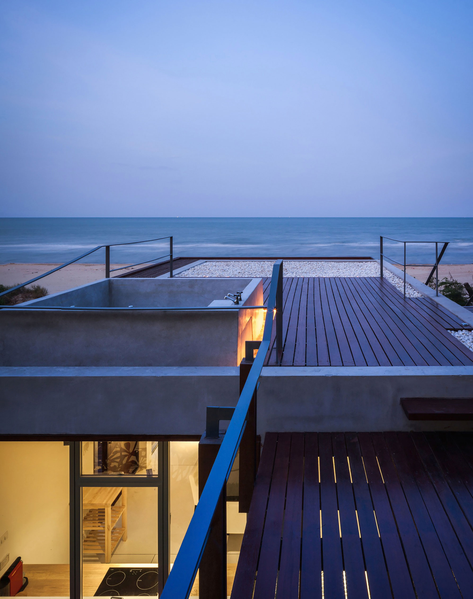 A Contemporary Beachfront Home for an Interethnic Family of Four in Prachuap Khiri Khan by Beautbureau (14)