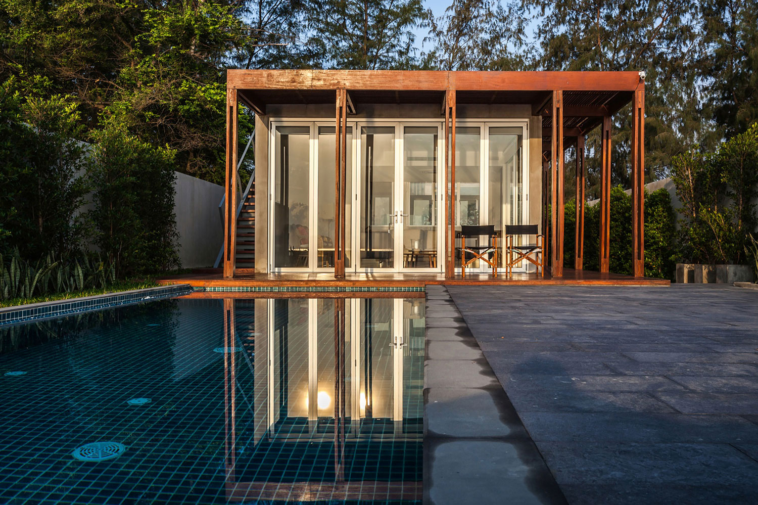 A Contemporary Beachfront Home for an Interethnic Family of Four in Prachuap Khiri Khan by Beautbureau (2)