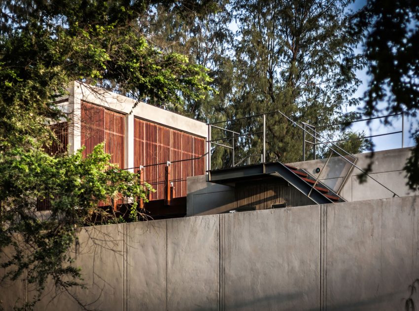 A Contemporary Beachfront Home for an Interethnic Family of Four in Prachuap Khiri Khan by Beautbureau (4)