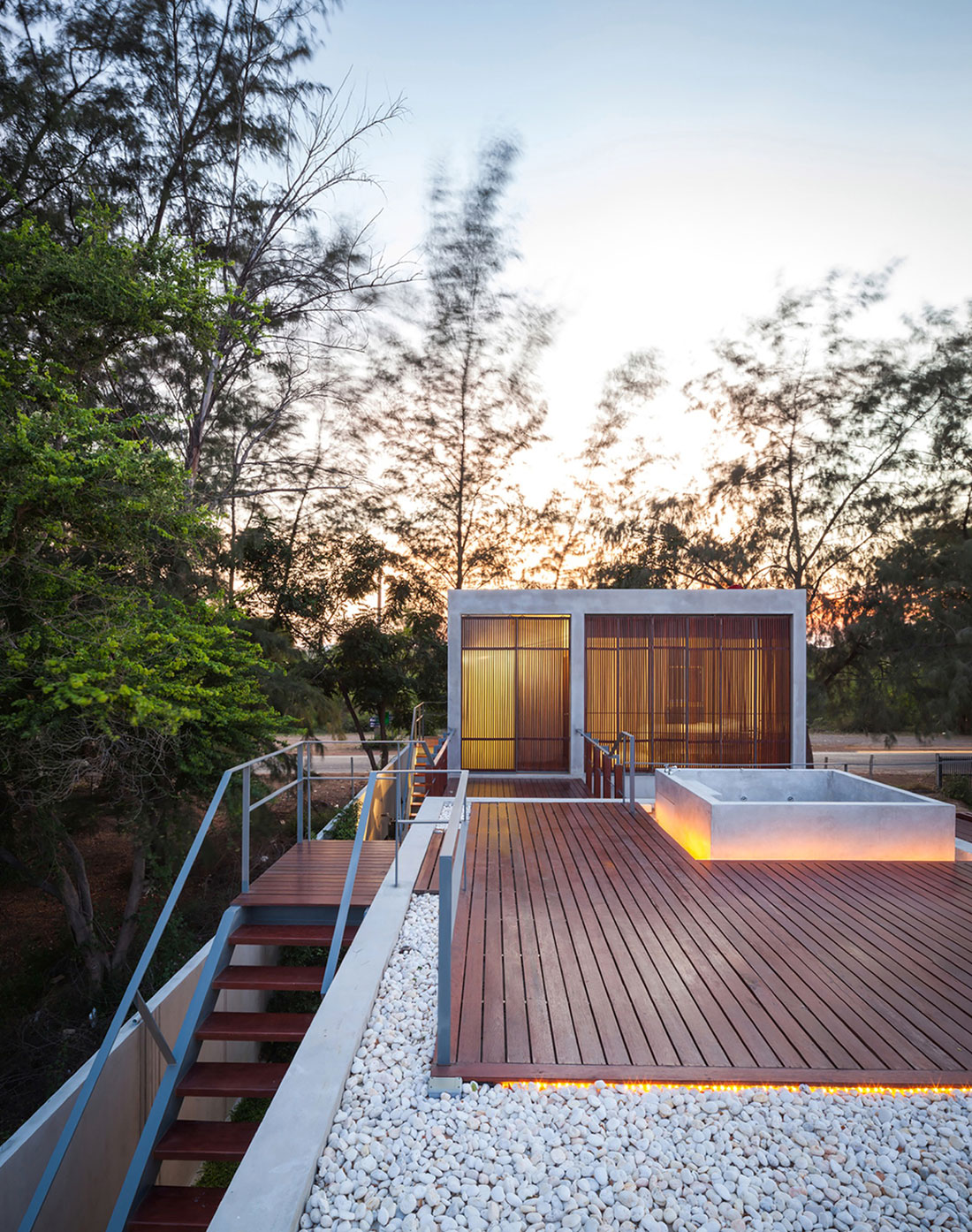 A Contemporary Beachfront Home for an Interethnic Family of Four in Prachuap Khiri Khan by Beautbureau (5)