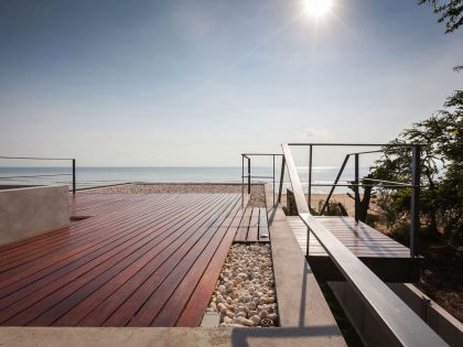 A Contemporary Beachfront Home for an Interethnic Family of Four in Prachuap Khiri Khan by Beautbureau (7)