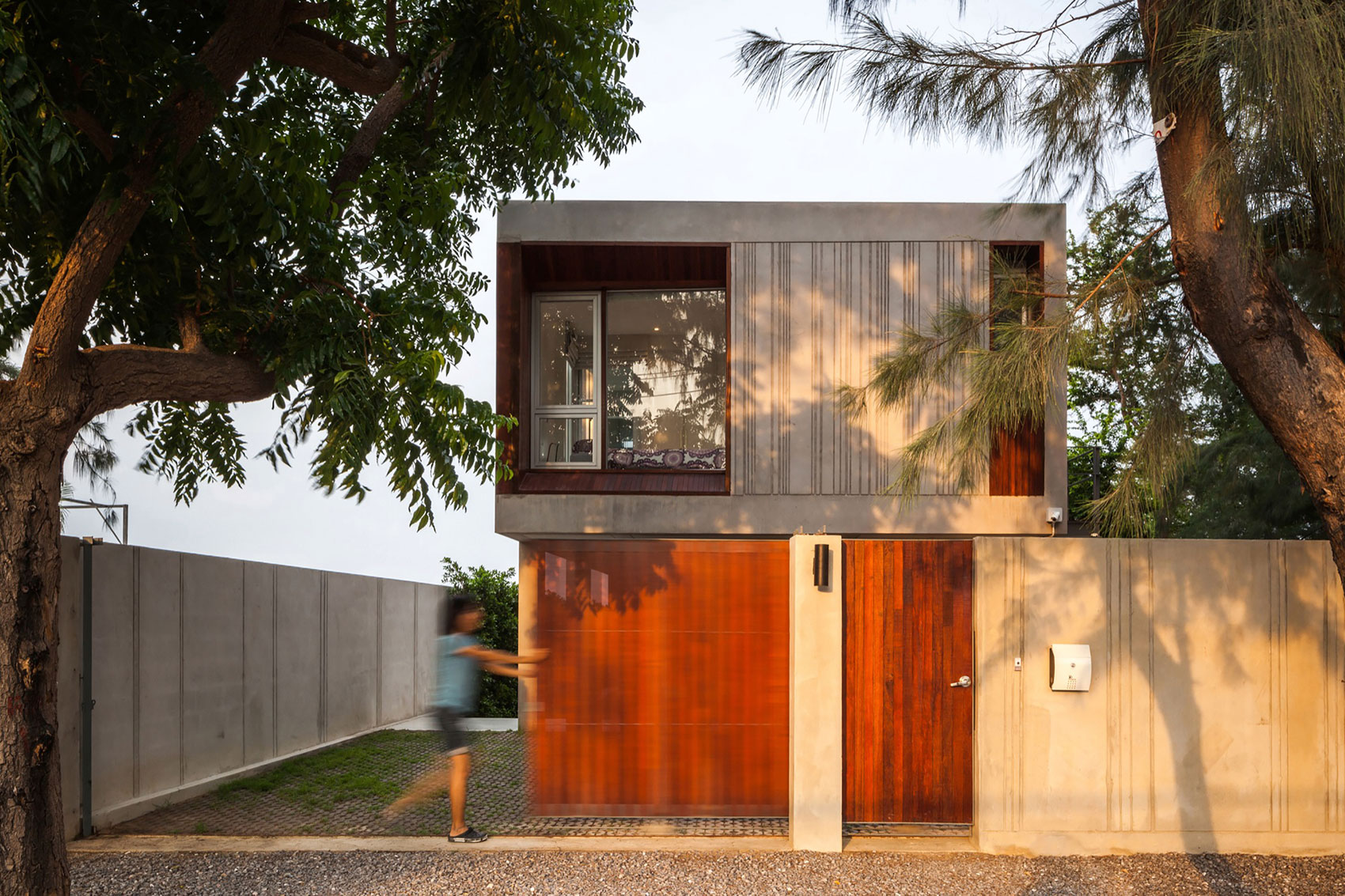 A Contemporary Beachfront Home for an Interethnic Family of Four in Prachuap Khiri Khan by Beautbureau (9)