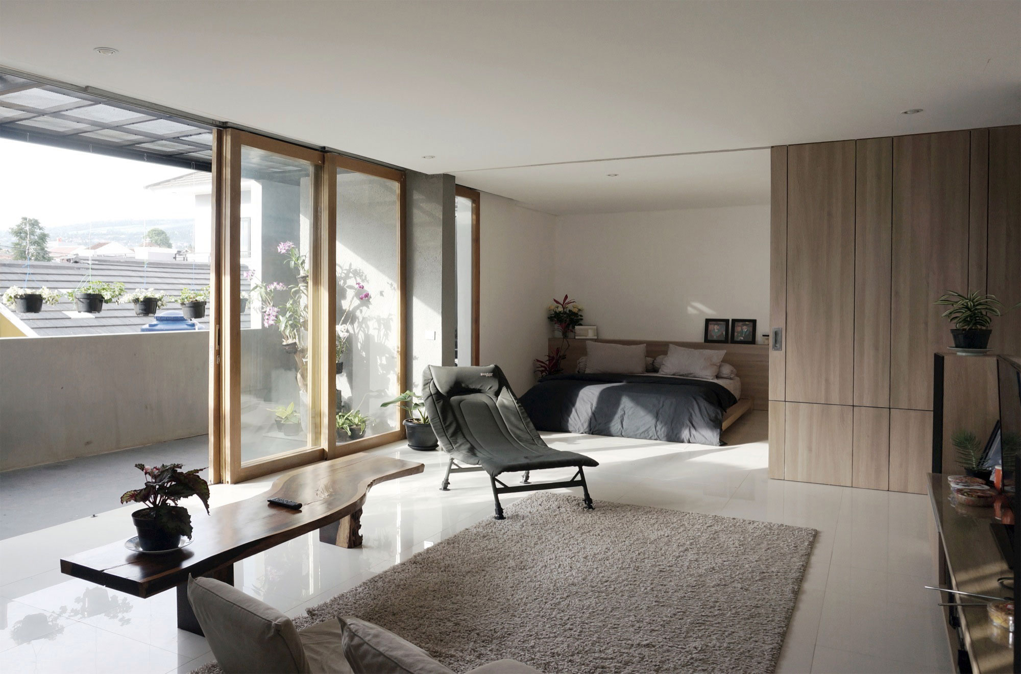 A Cozy Concrete House with Simple and Elegant Interior in Bandung City by eben (10)