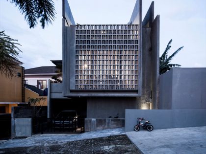 A Cozy Concrete House with Simple and Elegant Interior in Bandung City by eben (13)