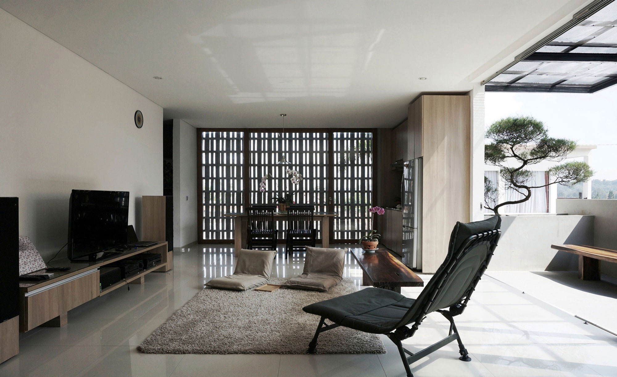 A Cozy Concrete House with Simple and Elegant Interior in Bandung City by eben (6)