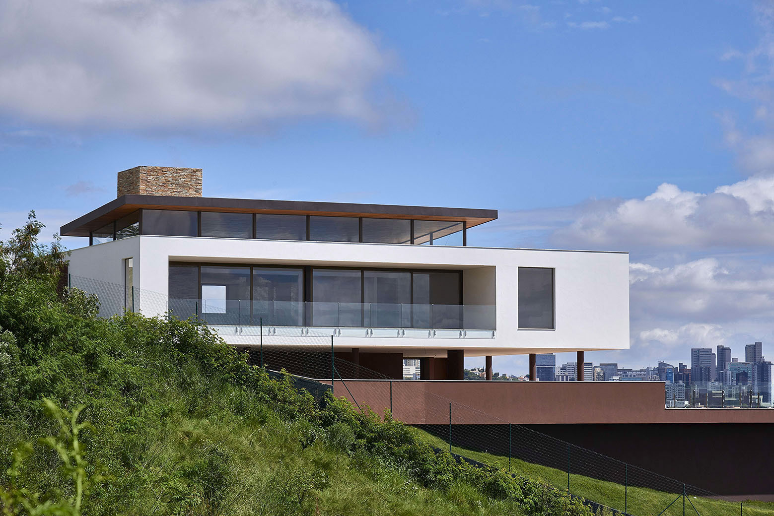 A Cozy Contemporary Home with Natural and Rustic Elements in Nova Lima by David Guerra Architecture And Interior (1)