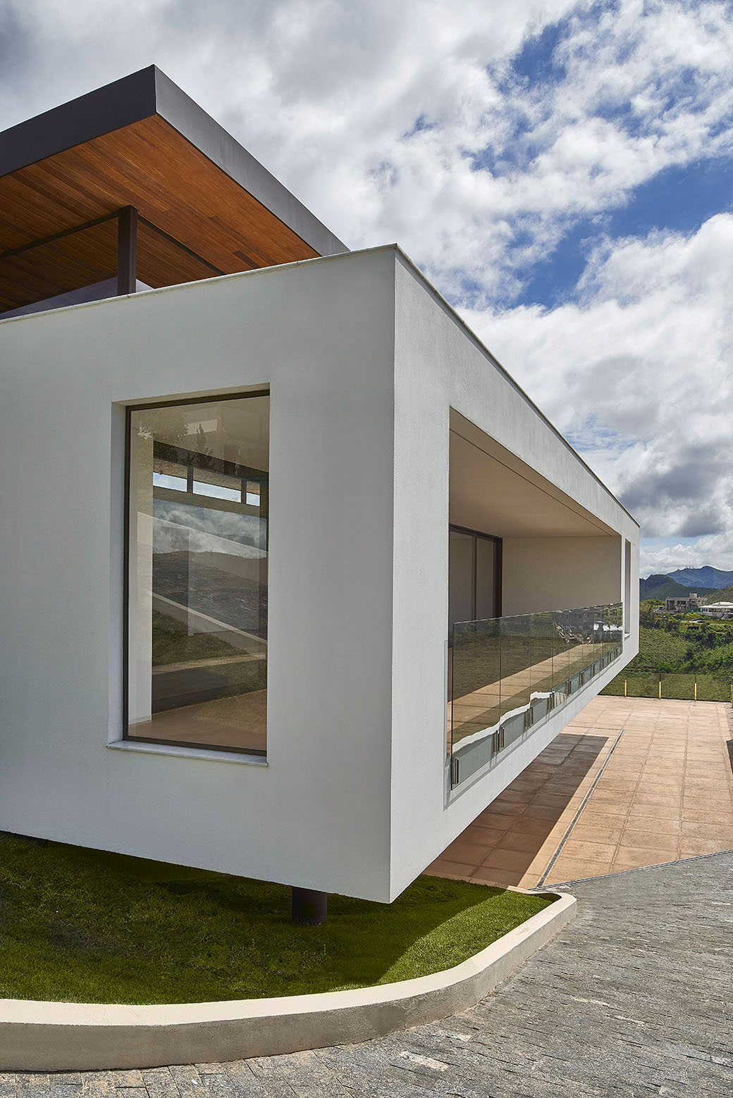 A Cozy Contemporary Home with Natural and Rustic Elements in Nova Lima by David Guerra Architecture And Interior (5)