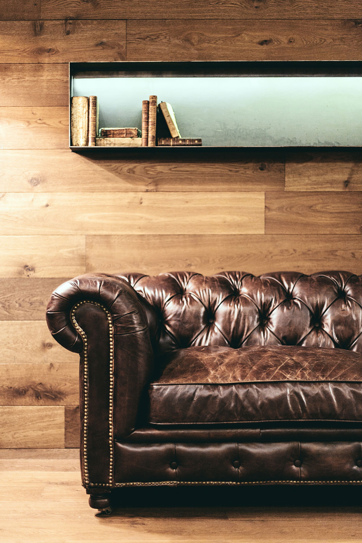 A Cozy Contemporary Home with a Warm and Light Interiors in Barcelona, Spain by Dom Arquitectura (5)