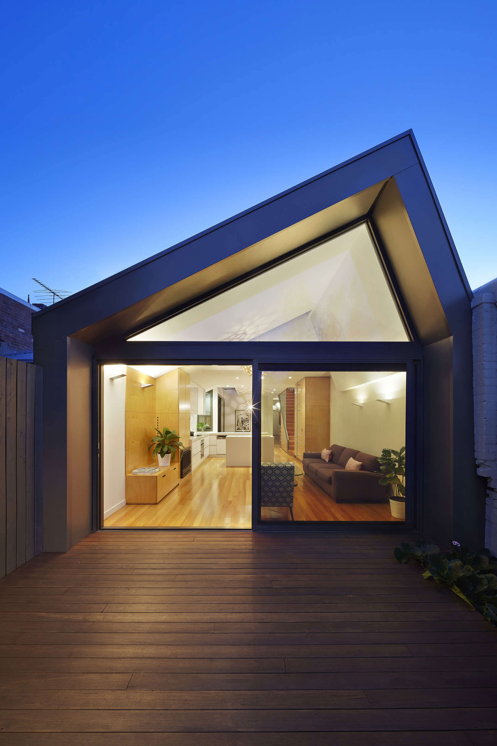 A Cozy Contemporary House for a Young Family with Two Children in Fitzroy North by Nic Owen Architects (14)