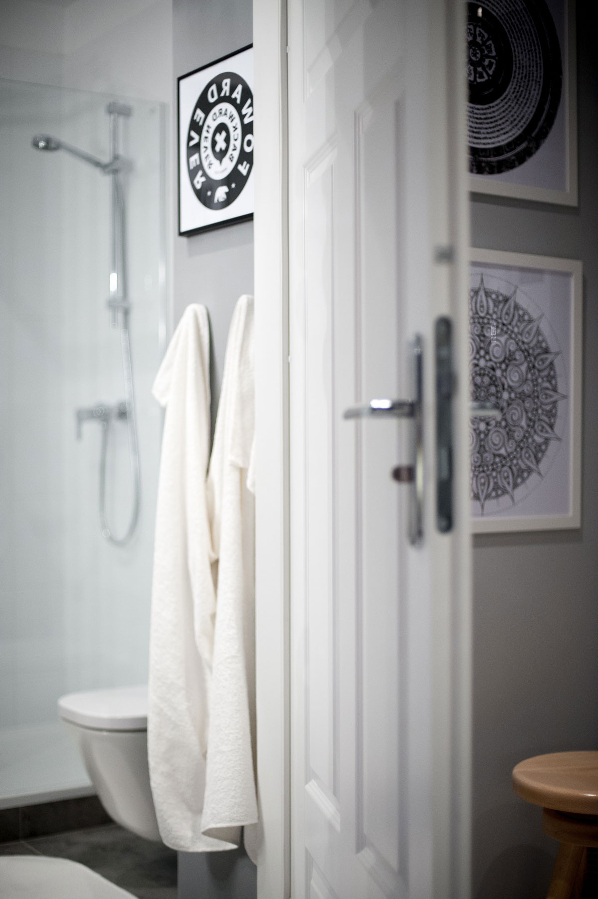 A Cozy Modern Apartment with Raw Interior and Soft Decoration in Gdansk, Poland by Raca Architekci (22)