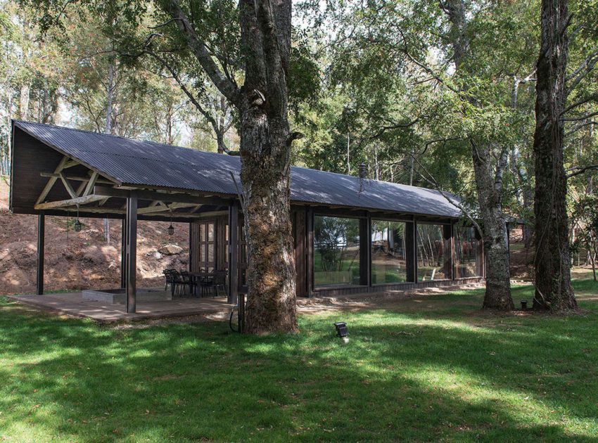 A Cozy Rustic Barn House Surrounded by a Lush Forest of Los Ríos Region, Chile by Estudio Valdés Arquitectos (1)