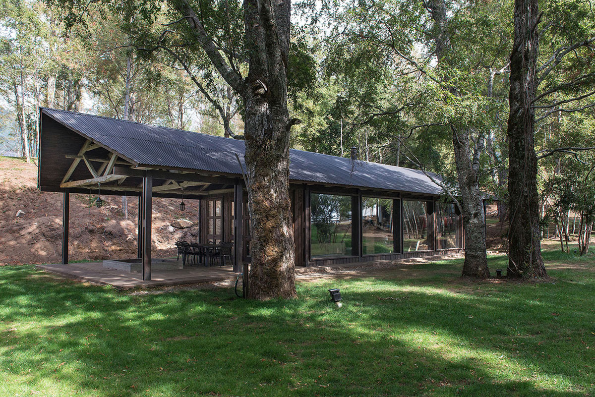 A Cozy Rustic Barn House Surrounded by a Lush Forest of Los Ríos Region, Chile by Estudio Valdés Arquitectos (1)