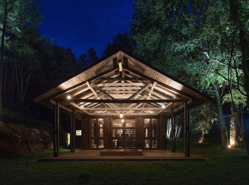 A Cozy Rustic Barn House Surrounded by a Lush Forest of Los Ríos Region, Chile by Estudio Valdés Arquitectos (10)