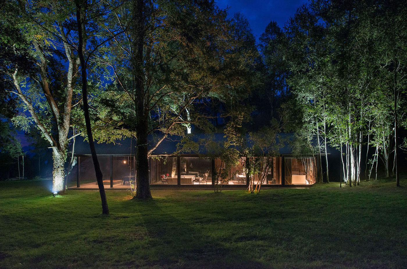 A Cozy Rustic Barn House Surrounded by a Lush Forest of Los Ríos Region, Chile by Estudio Valdés Arquitectos (11)