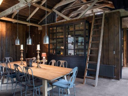 A Cozy Rustic Barn House Surrounded by a Lush Forest of Los Ríos Region, Chile by Estudio Valdés Arquitectos (4)