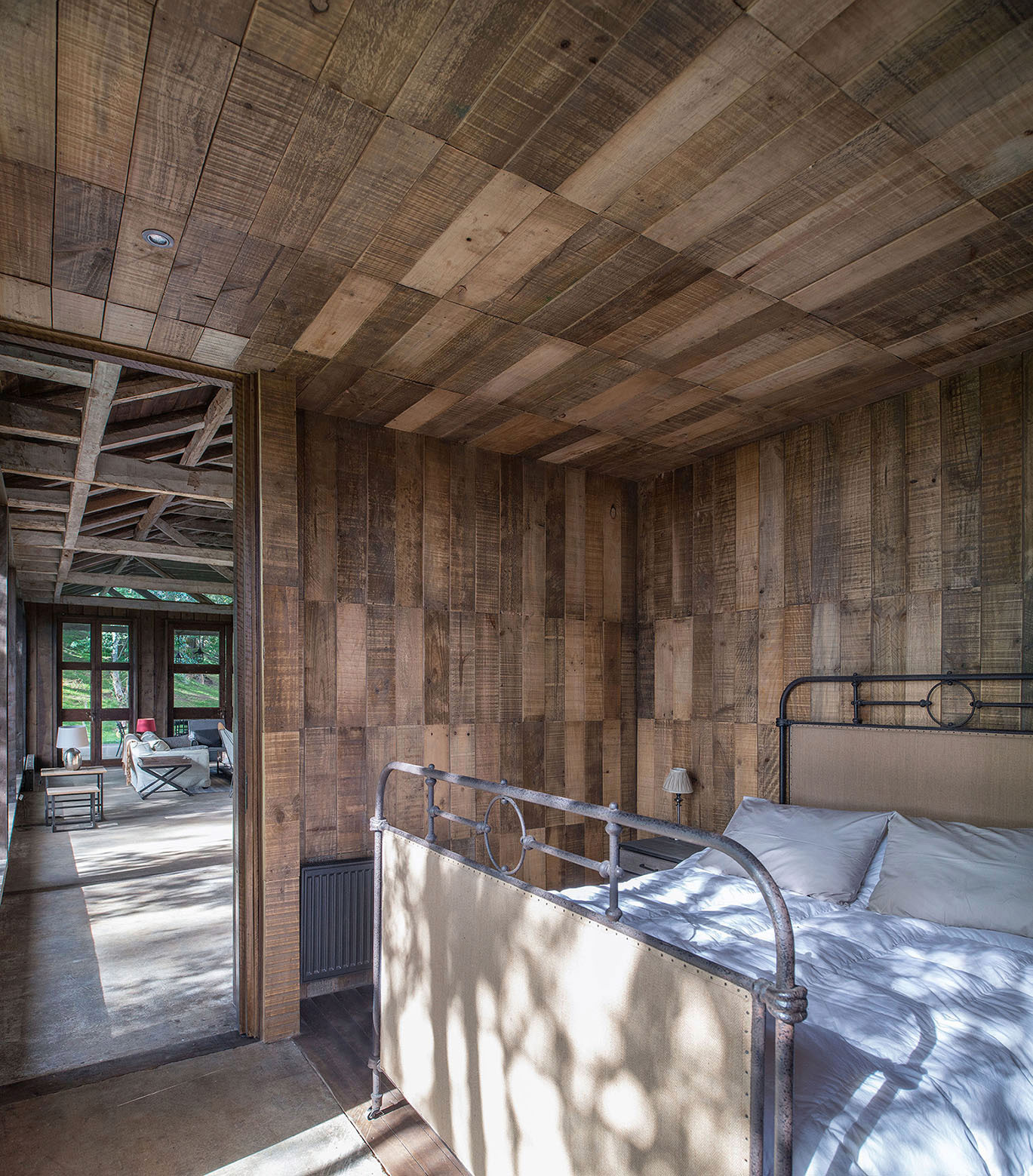 A Cozy Rustic Barn House Surrounded by a Lush Forest of Los Ríos Region, Chile by Estudio Valdés Arquitectos (6)