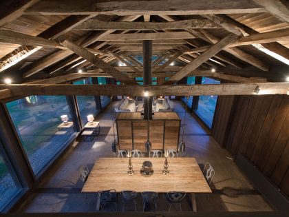 A Cozy Rustic Barn House Surrounded by a Lush Forest of Los Ríos Region, Chile by Estudio Valdés Arquitectos (7)