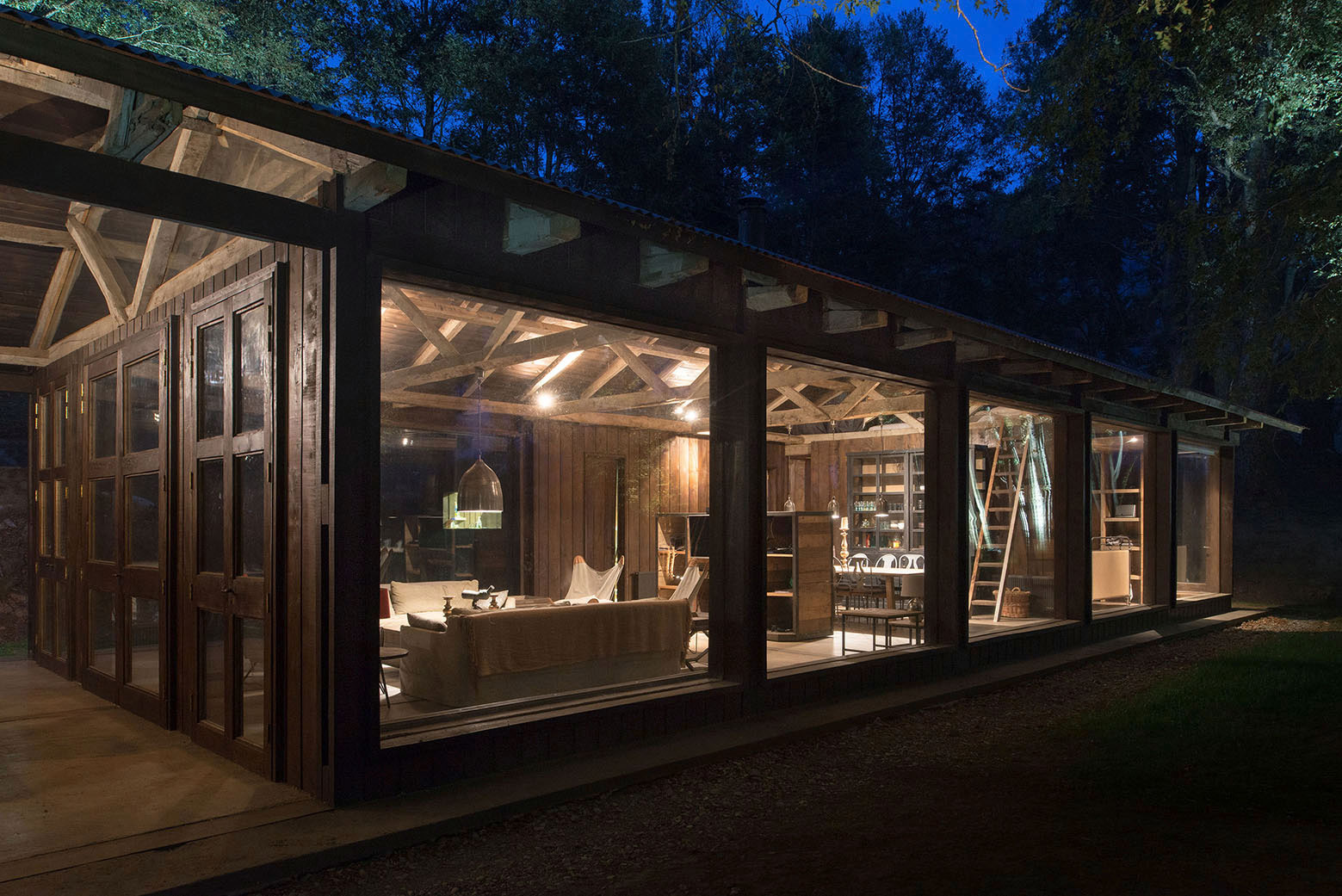 A Cozy Rustic Barn House Surrounded by a Lush Forest of Los Ríos Region, Chile by Estudio Valdés Arquitectos (9)