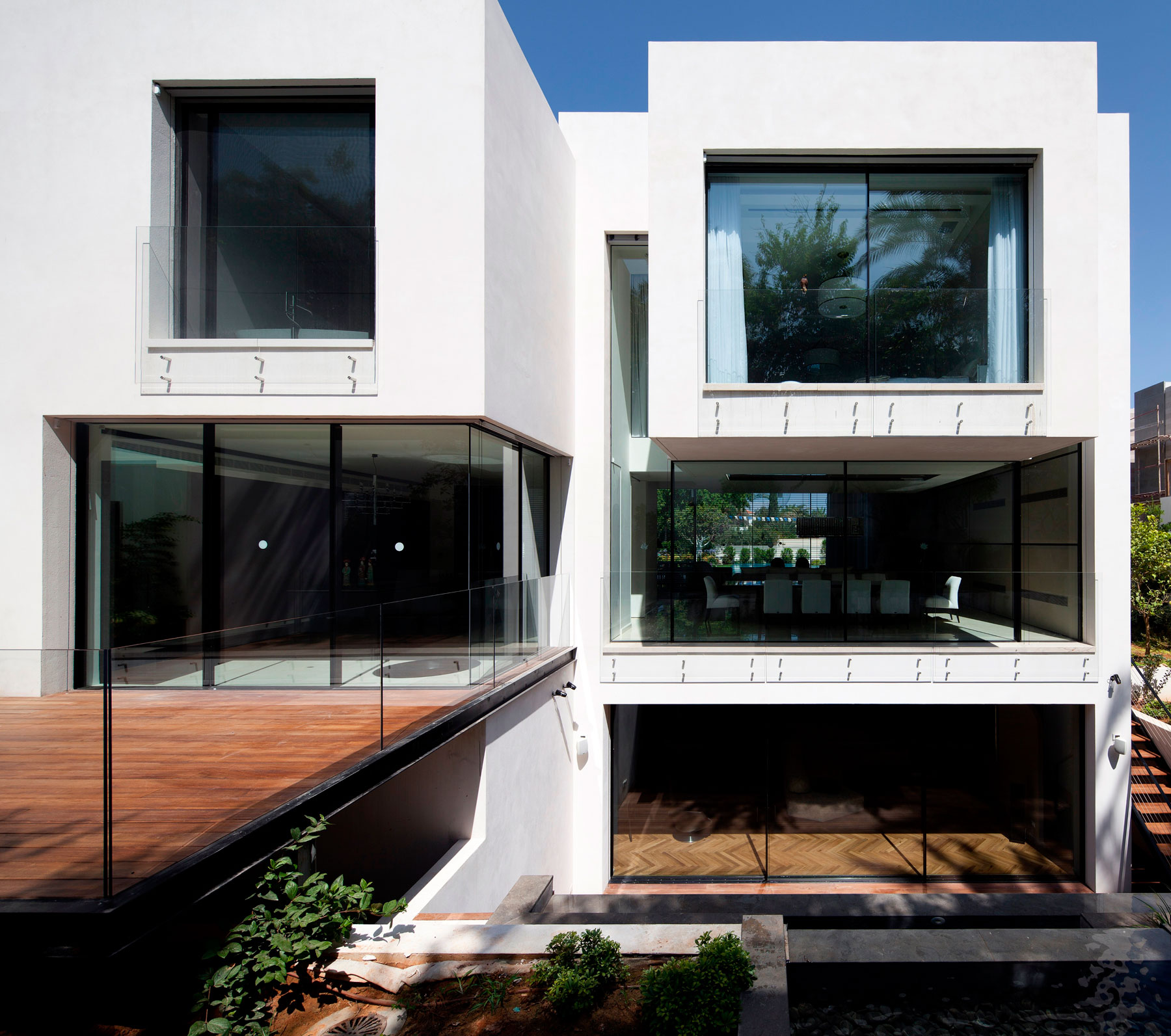 A Cozy, Sophisticated, Welcoming and Comfortable Home in Herzliyya, Israel by Yulie Wollman (1)