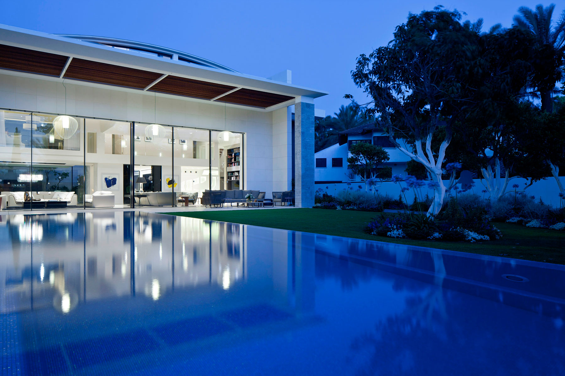 A Cozy, Sophisticated, Welcoming and Comfortable Home in Herzliyya, Israel by Yulie Wollman (9)