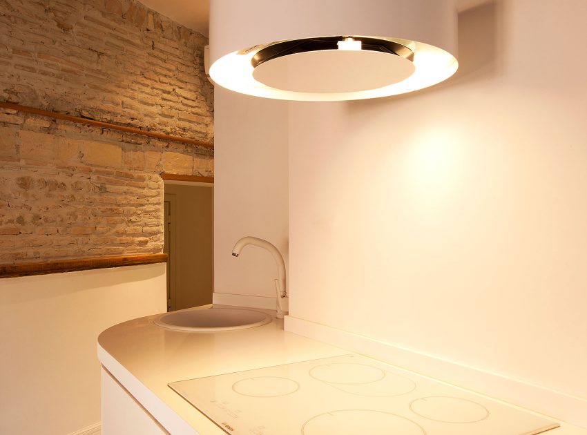 A Cozy Studio Apartment Combines Modern and Traditional Elements in Trastevere by Archifacturing (15)