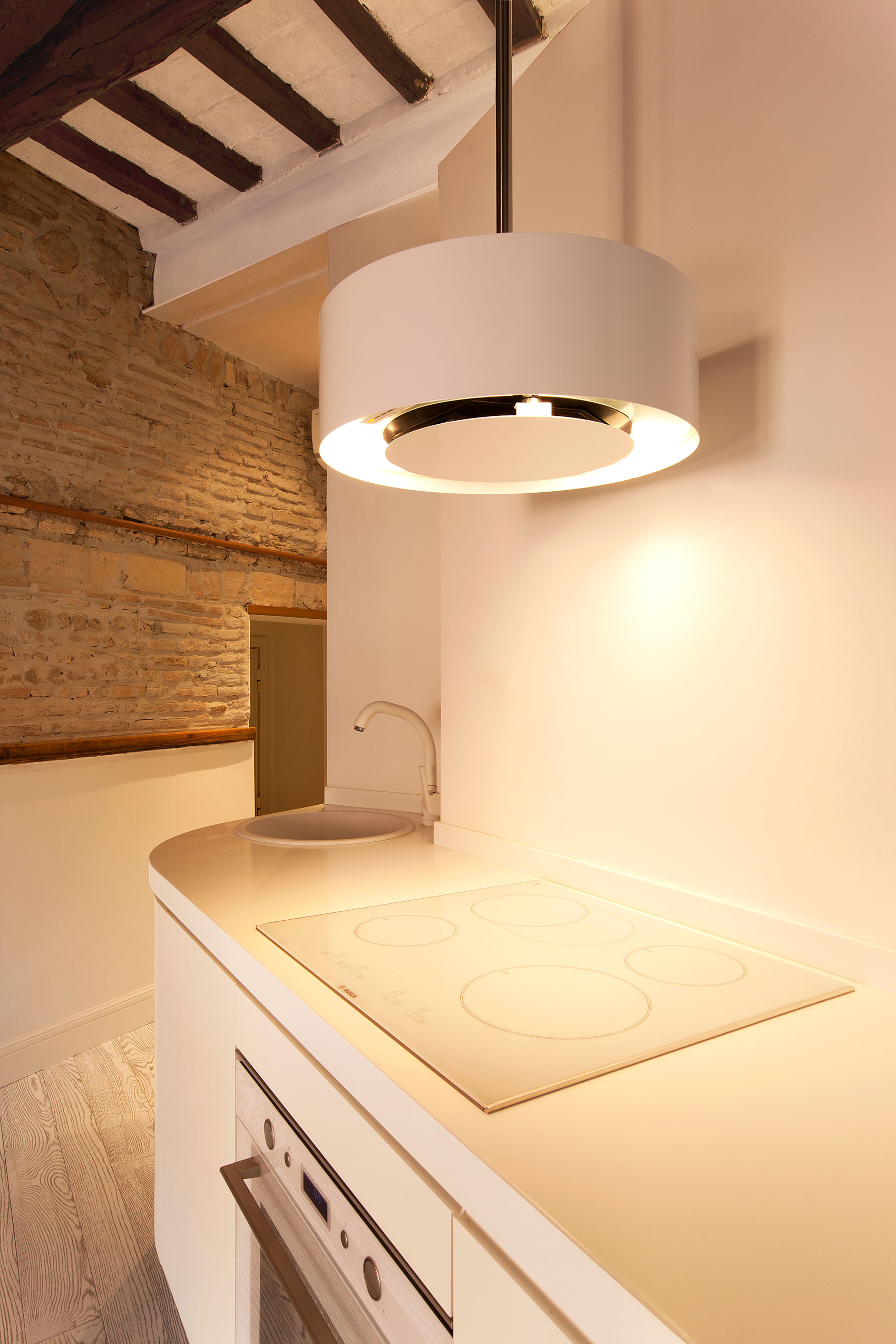 A Cozy Studio Apartment Combines Modern and Traditional Elements in Trastevere by Archifacturing (15)