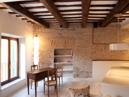 A Cozy Studio Apartment Combines Modern and Traditional Elements in Trastevere by Archifacturing (16)
