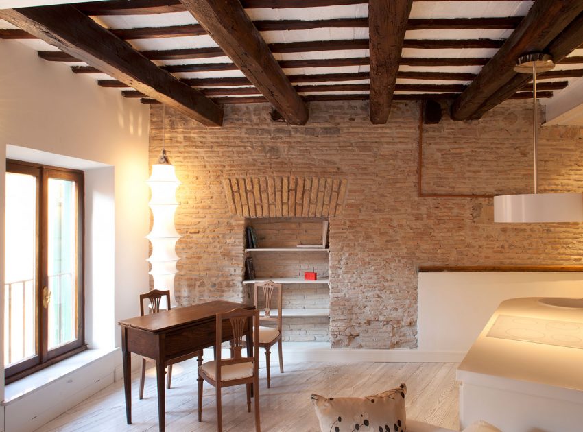 A Cozy Studio Apartment Combines Modern and Traditional Elements in Trastevere by Archifacturing (16)