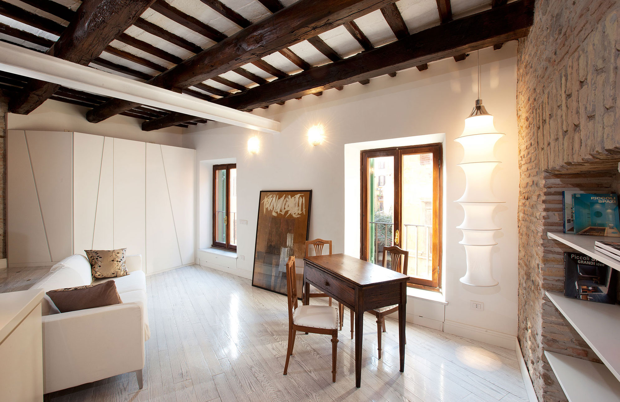 A Cozy Studio Apartment Combines Modern and Traditional Elements in Trastevere by Archifacturing (17)