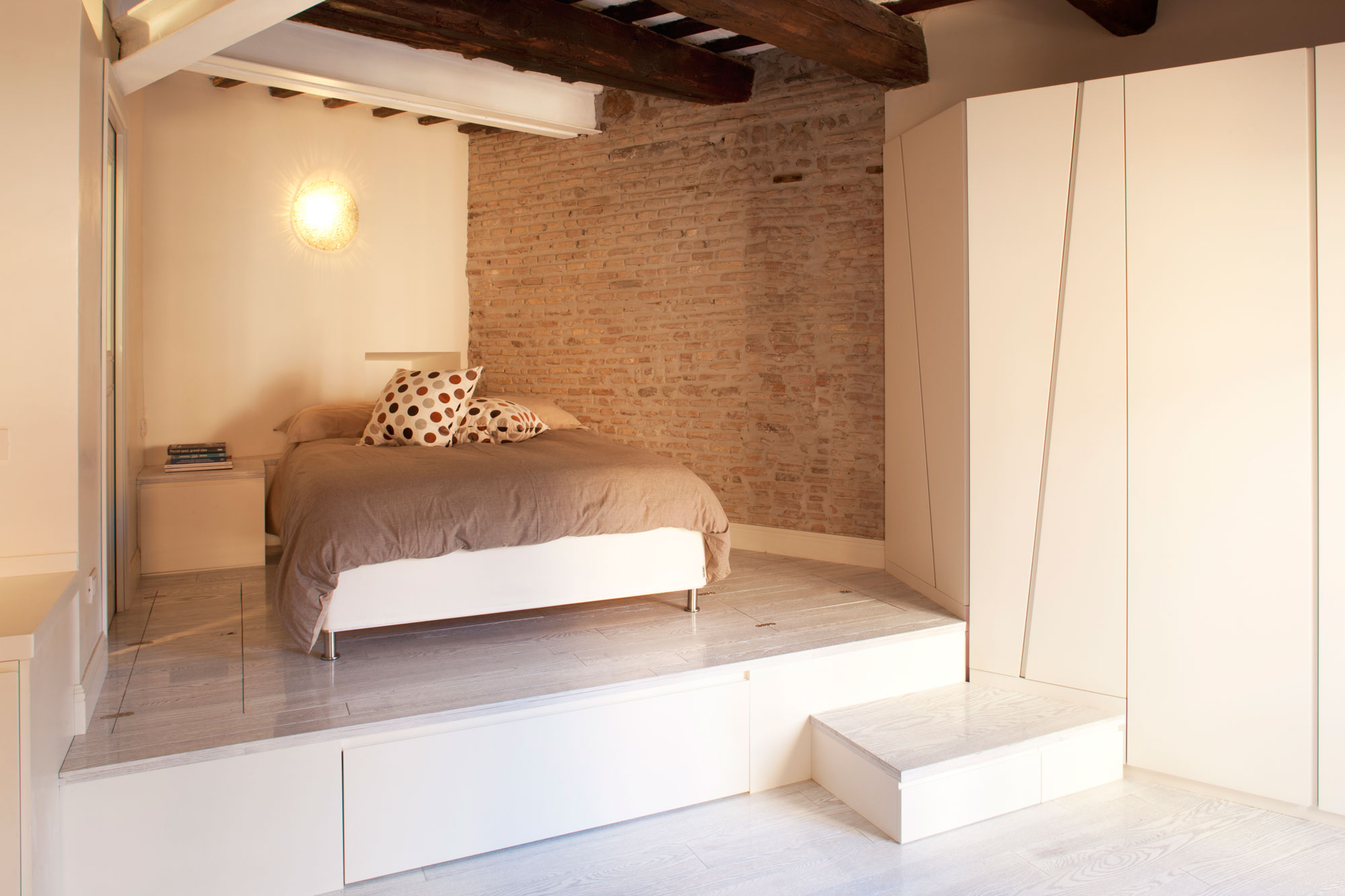 A Cozy Studio Apartment Combines Modern and Traditional Elements in Trastevere by Archifacturing (21)