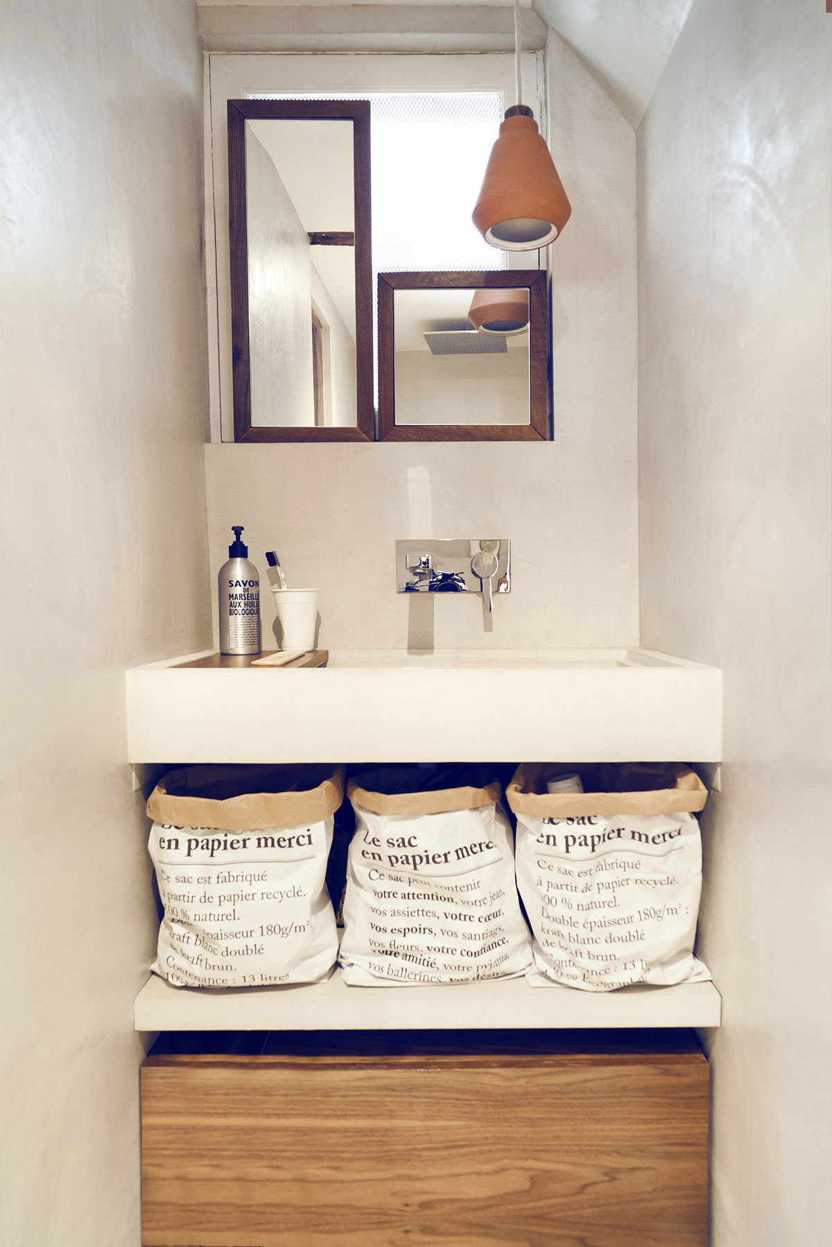 A Cozy and Bright Apartment with Rustic and Contemporary Charm in Le Marais, France by Margaux Beja (13)