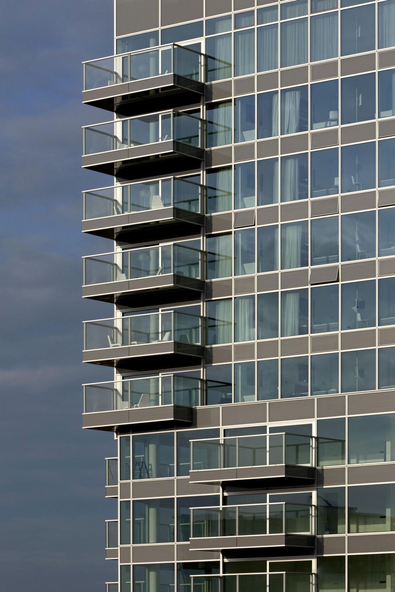 A Energy Efficient Modern Apartment with Stunning Views in Rotterdam, The Netherlands by Wiel Arets Architects (16)