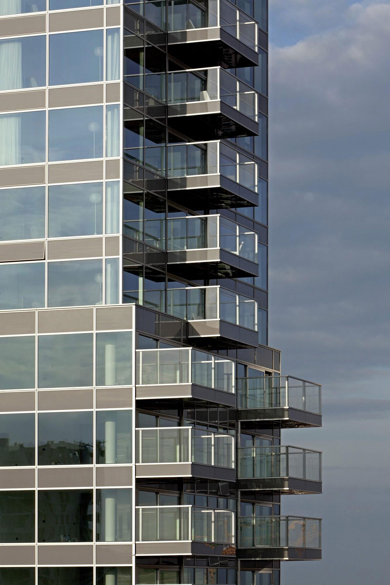 A Energy Efficient Modern Apartment with Stunning Views in Rotterdam, The Netherlands by Wiel Arets Architects (17)