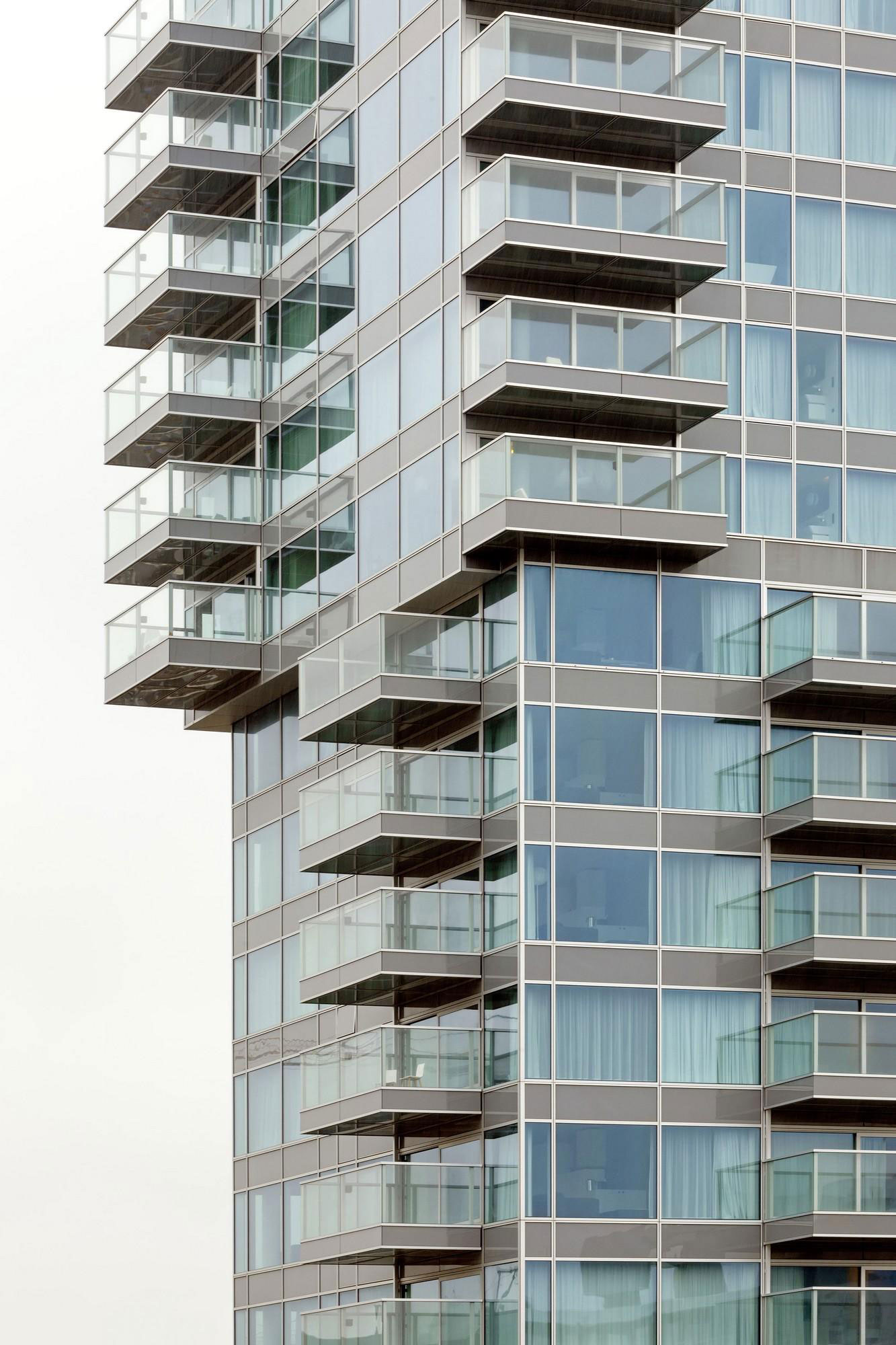 A Energy Efficient Modern Apartment with Stunning Views in Rotterdam, The Netherlands by Wiel Arets Architects (28)