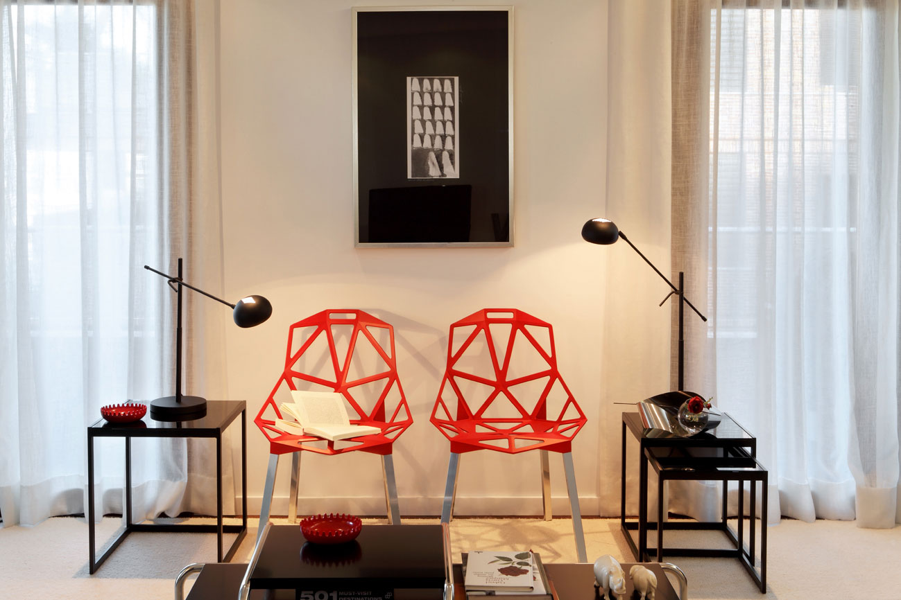 A Fabulous Contemporary Home with Splash of Vibrant Color in Lisbon, Portugal by Tiago Patricio Rodrigues (10)
