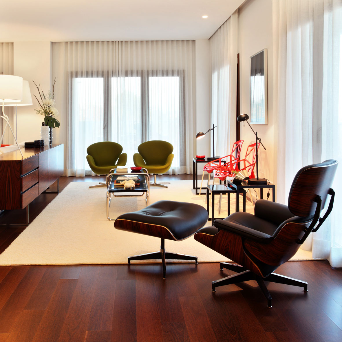 A Fabulous Contemporary Home with Splash of Vibrant Color in Lisbon, Portugal by Tiago Patricio Rodrigues (11)