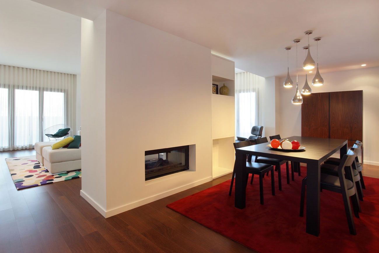 A Fabulous Contemporary Home with Splash of Vibrant Color in Lisbon, Portugal by Tiago Patricio Rodrigues (15)