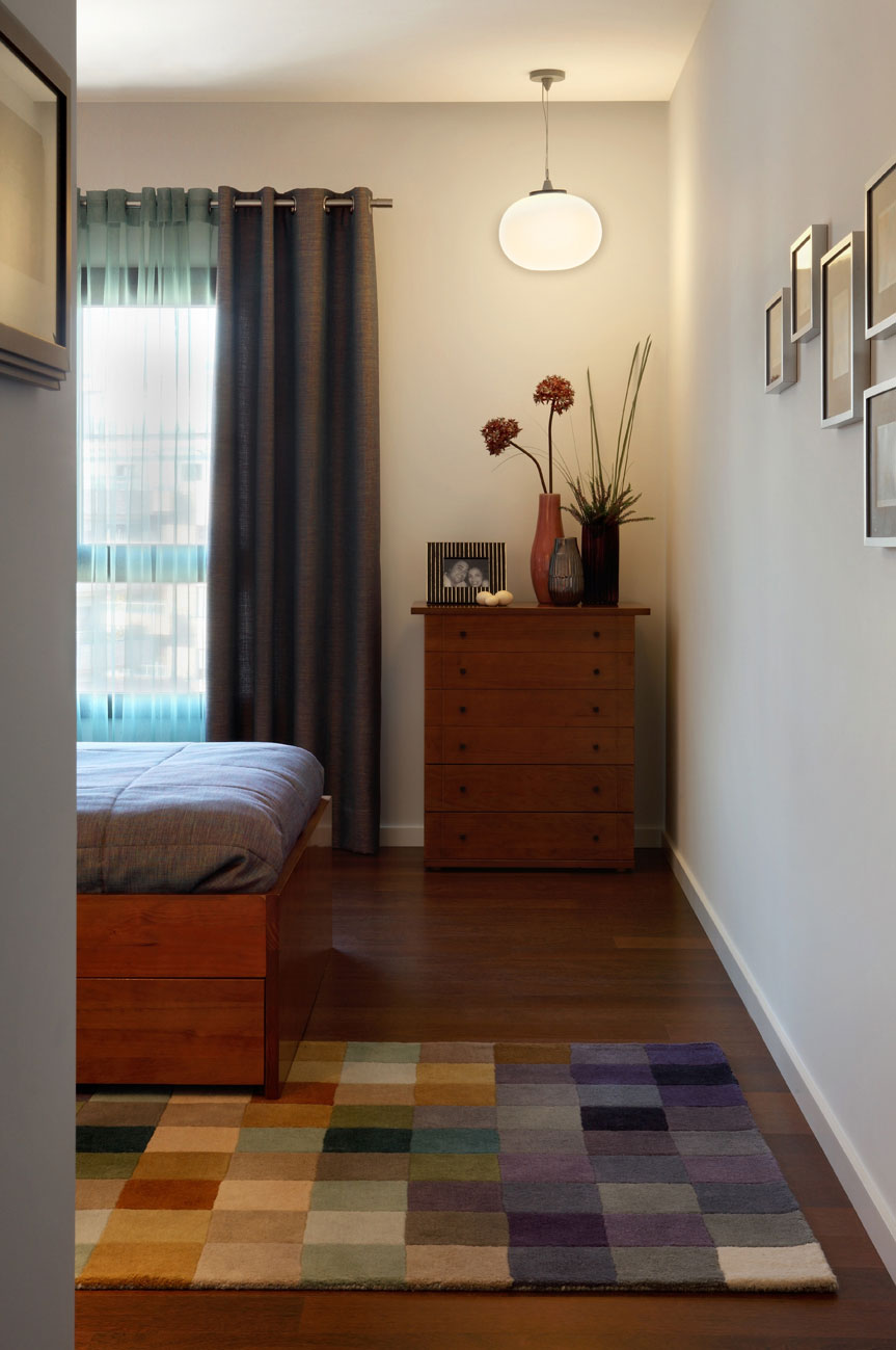 A Fabulous Contemporary Home with Splash of Vibrant Color in Lisbon, Portugal by Tiago Patricio Rodrigues (22)