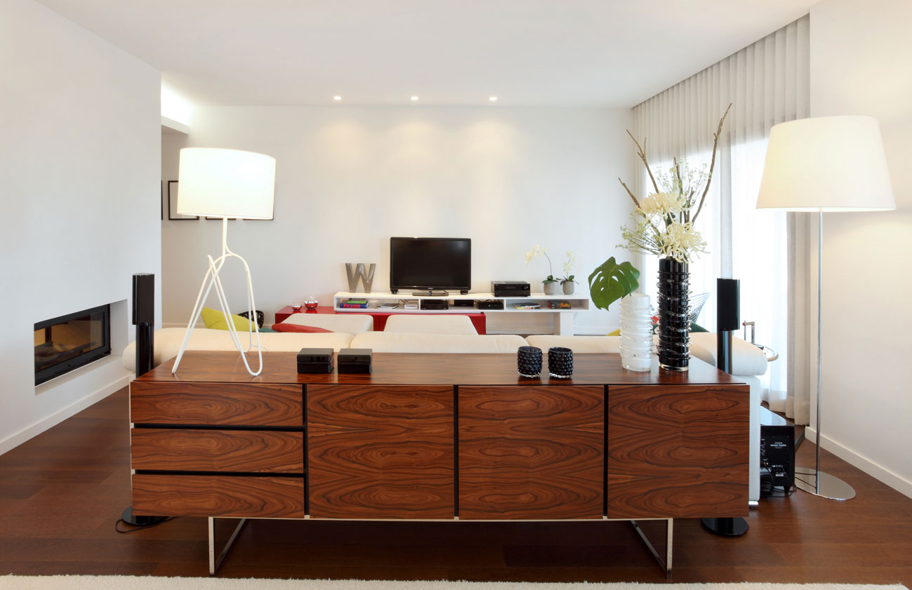 A Fabulous Contemporary Home with Splash of Vibrant Color in Lisbon, Portugal by Tiago Patricio Rodrigues (7)