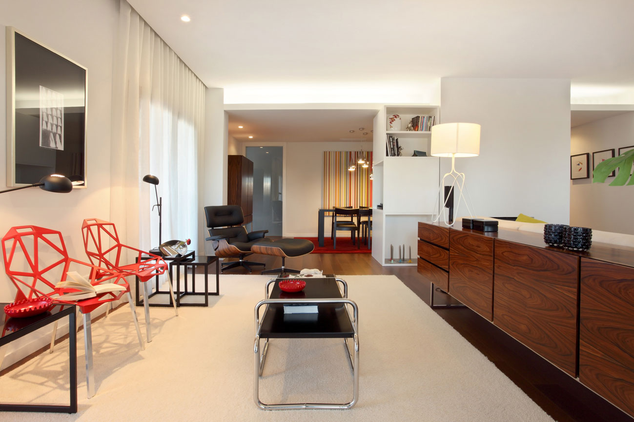 A Fabulous Contemporary Home with Splash of Vibrant Color in Lisbon, Portugal by Tiago Patricio Rodrigues (9)