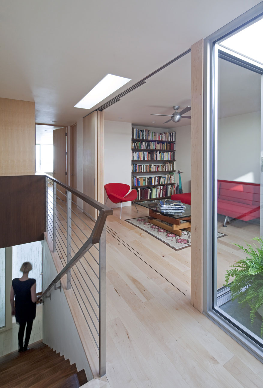 A Fabulous Contemporary Home with Striking View Of Sea in Malibu, California by Minarc (2)