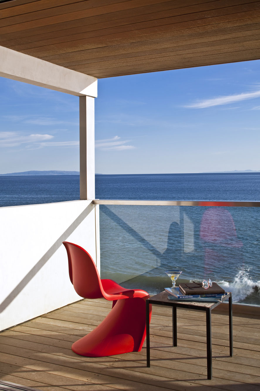 A Fabulous Contemporary Home with Striking View Of Sea in Malibu, California by Minarc (6)