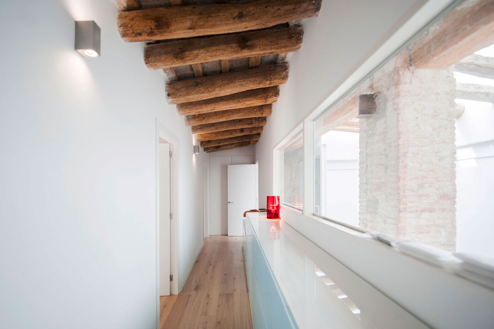 A Former Milk Shop Turned into a Bright Modern Industrial Home in Barcelona by Lluís Corbella & Marc Mazeres (12)