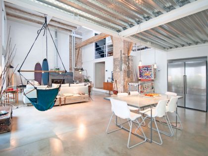 A Former Milk Shop Turned into a Bright Modern Industrial Home in Barcelona by Lluís Corbella & Marc Mazeres (5)