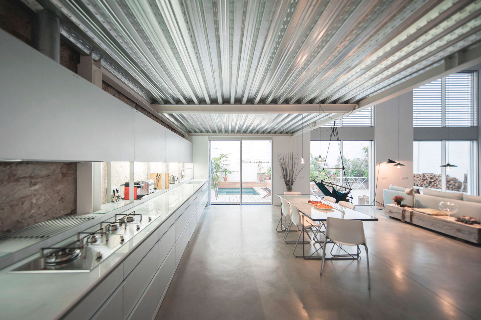 A Former Milk Shop Turned into a Bright Modern Industrial Home in Barcelona by Lluís Corbella & Marc Mazeres (6)