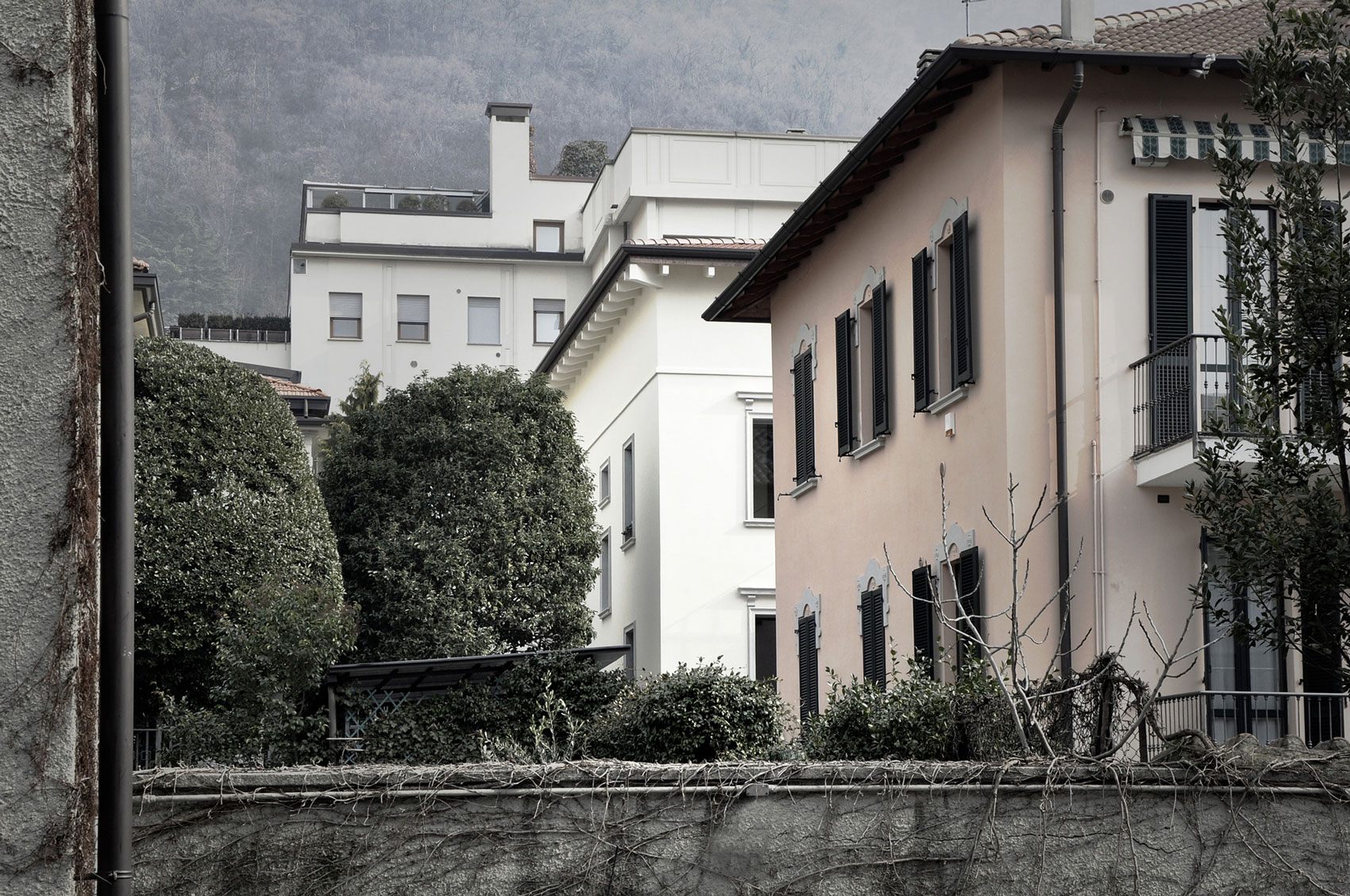A House with a Modernized Victorian Vibe Filled with Texture Appearance in Cerano D'intelvi, Italy by Lorenzo Guzzini (18)