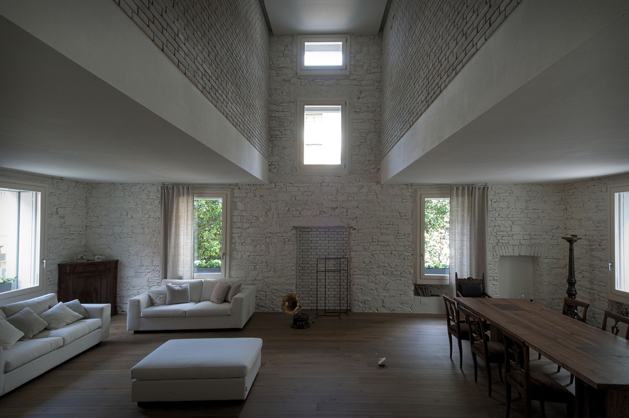 A House with a Modernized Victorian Vibe Filled with Texture Appearance in Cerano D'intelvi, Italy by Lorenzo Guzzini (2)