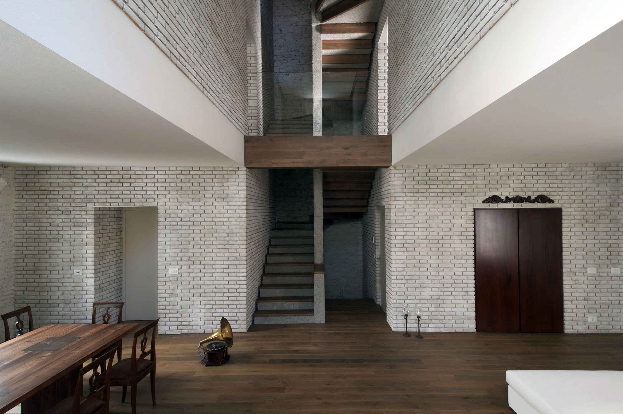 A House with a Modernized Victorian Vibe Filled with Texture Appearance in Cerano D'intelvi, Italy by Lorenzo Guzzini (7)