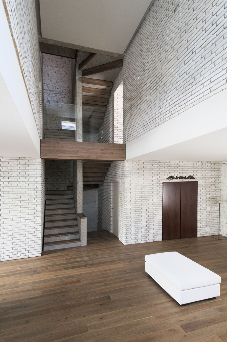 A House with a Modernized Victorian Vibe Filled with Texture Appearance in Cerano D'intelvi, Italy by Lorenzo Guzzini (8)